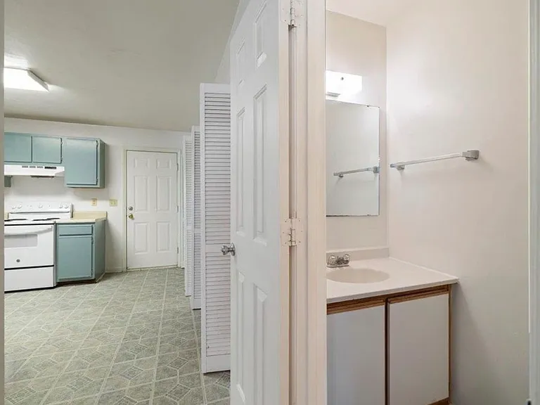 329 Pheasant Run Ct — Photo 7