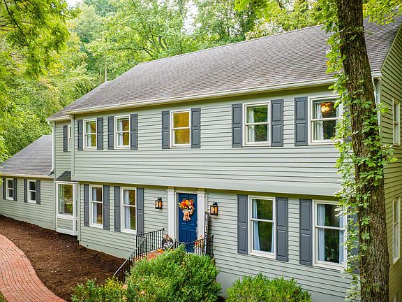3rd image of 744 Woodgreen Ln