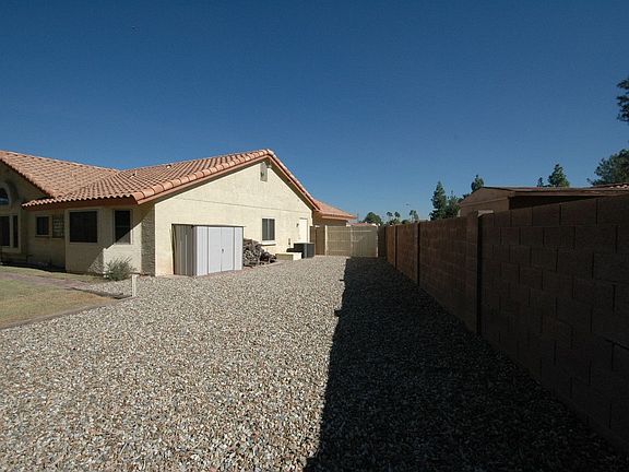 RV GATE AND SIDE YARD YOU CAN USE!