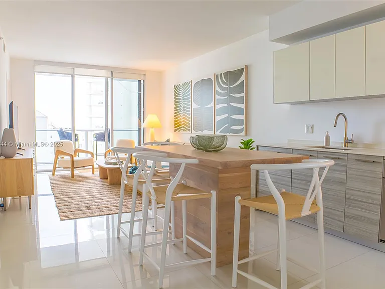 1300 Brickell Bay Dr #1608 — Photo 4