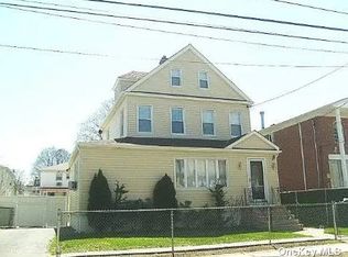 15028 17th Rd, Flushing, NY 11357