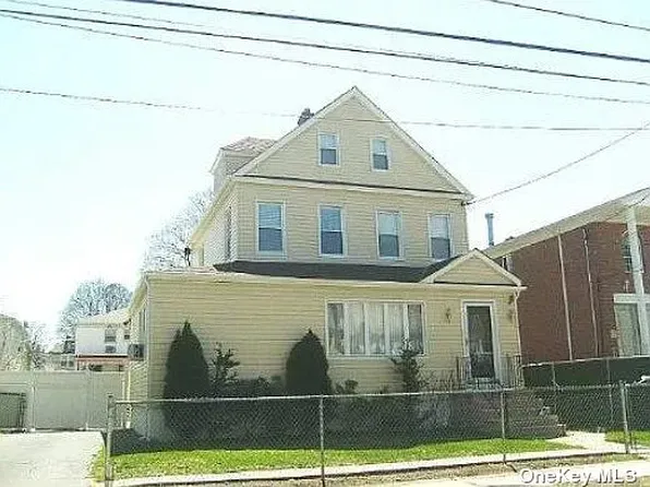 15028 17th Rd, Flushing, NY 11357