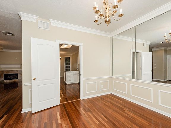 3rd image of 215 Sunset Ridge Dr