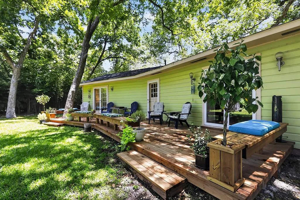 3 bed, 2.5 bath, 2500 sqft, $3,000 — Photo 2