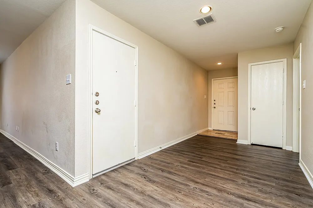 4 bed, 2.0 bath, 1748 sqft, $1,835 — Photo 4