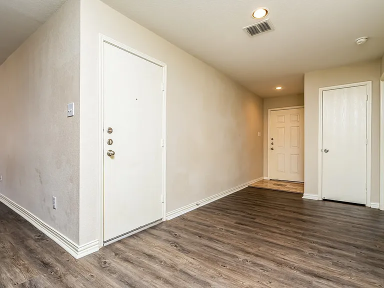 1118 Antoinette Dr — Photo 4