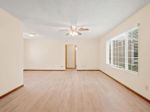 4th image of 405 Knoxberry Dr