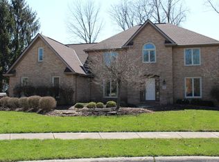 945 Woodsedge Ln, Westerville, OH