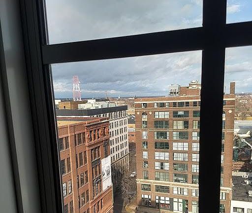 5th image of 1501 Locust St APT 1101