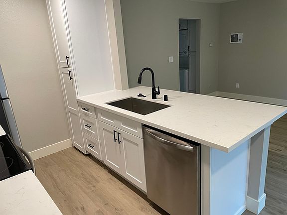 3rd image of 4146 Swift Ave APT 2