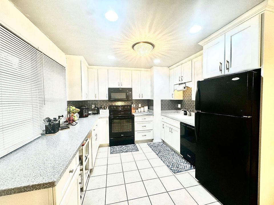 1st image of 5066 W Colonial Ct