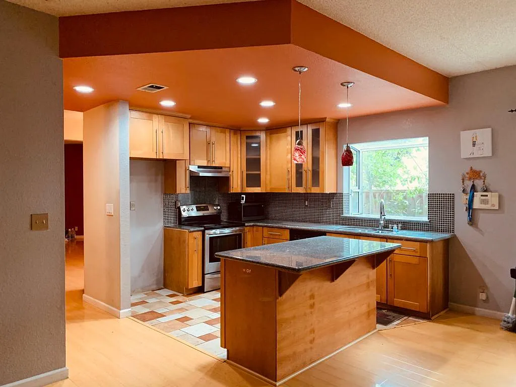 3 bed, 2.5 bath, 1760 sqft, $3,900 — Photo 4