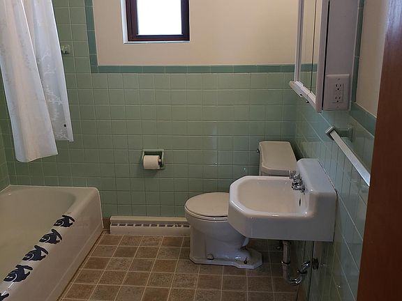 3rd image of 575 N Walnut St #C
