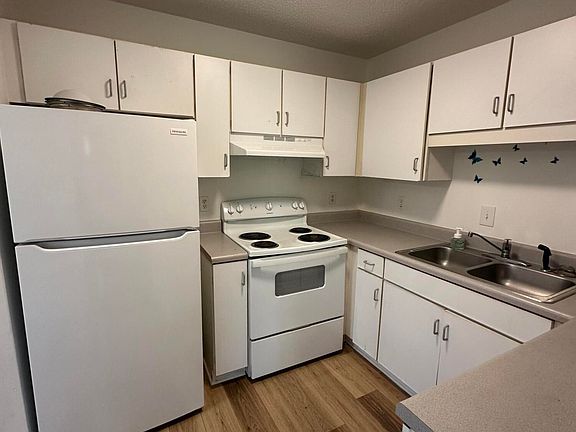 3rd image of 700 S Walker St #6