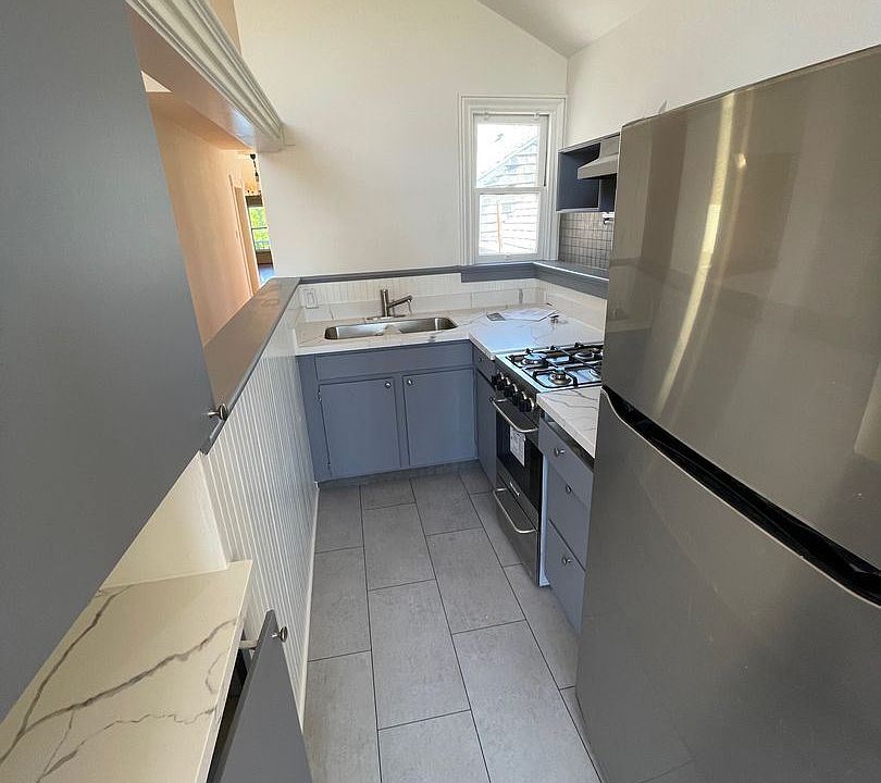 1st image of 521 Waller St