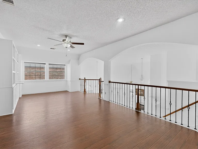 636 N Allen Rd — Photo 18