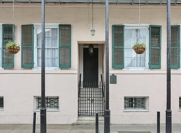 2nd image of 716 Dauphine St APT 1B