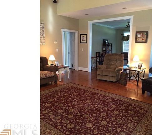 Spacious Family Room