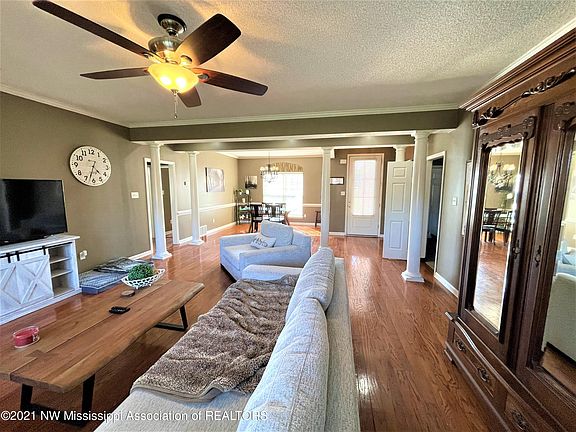 4th image of 5850 Belle Pointe Dr