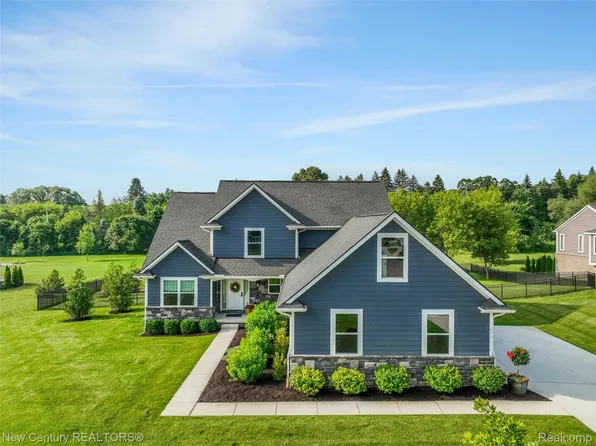 671 Braxwood Pl, Milford, MI 48381
