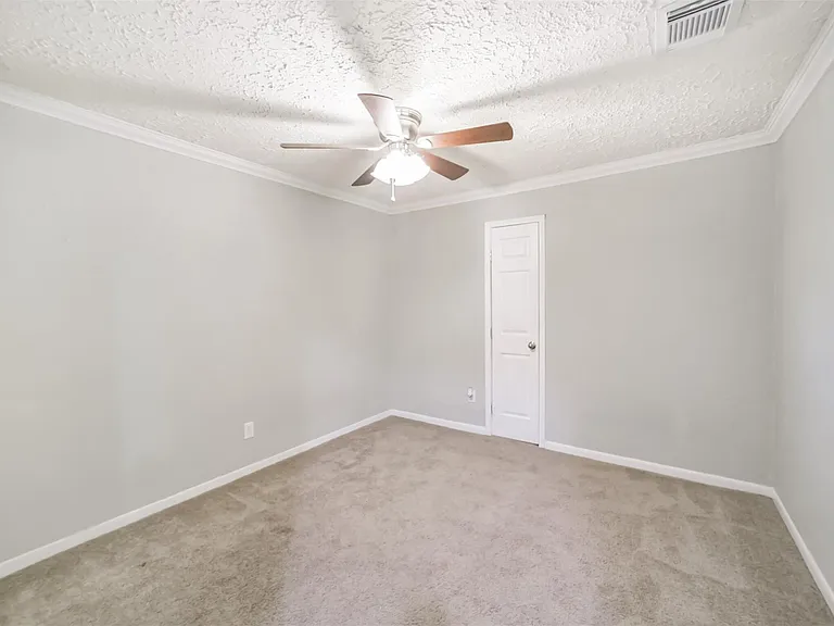 22203 Fincastle Dr — Photo 26