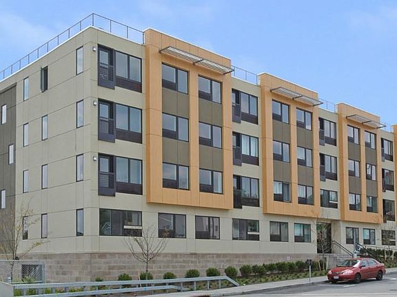 4th image of 68 Lake St APT 303