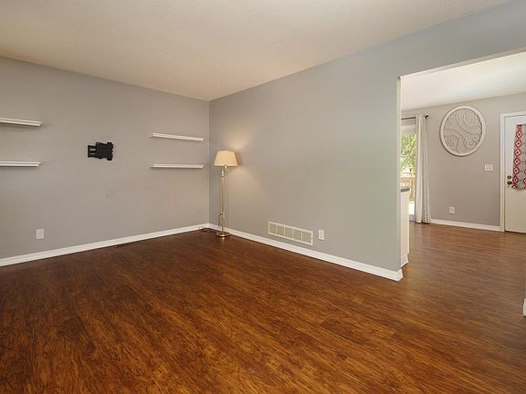 4th image of 3135 Westmar Dr