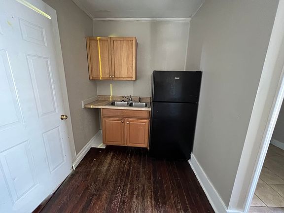 2nd image of 1309 6th St SE