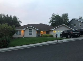 1921 SW Runnion Dr, Pendleton, OR 97801