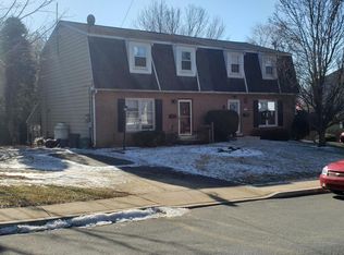 20 W Charlotte St, Millersville, PA 17551