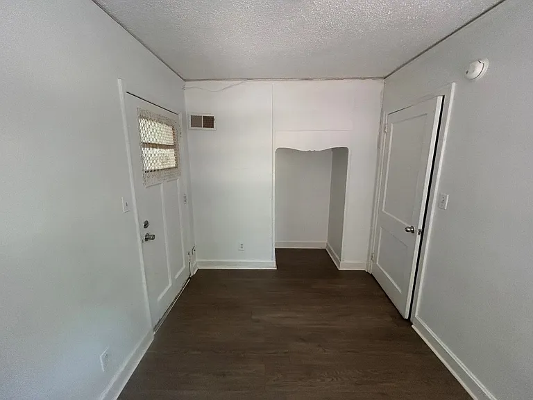 823 S Kilbourne Rd — Photo 15