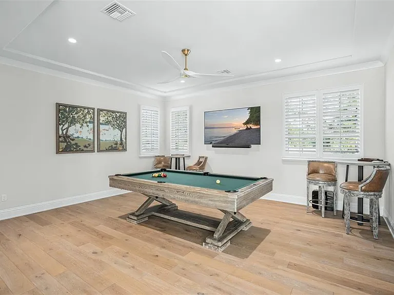 10331 Los Feliz Dr — Photo 56