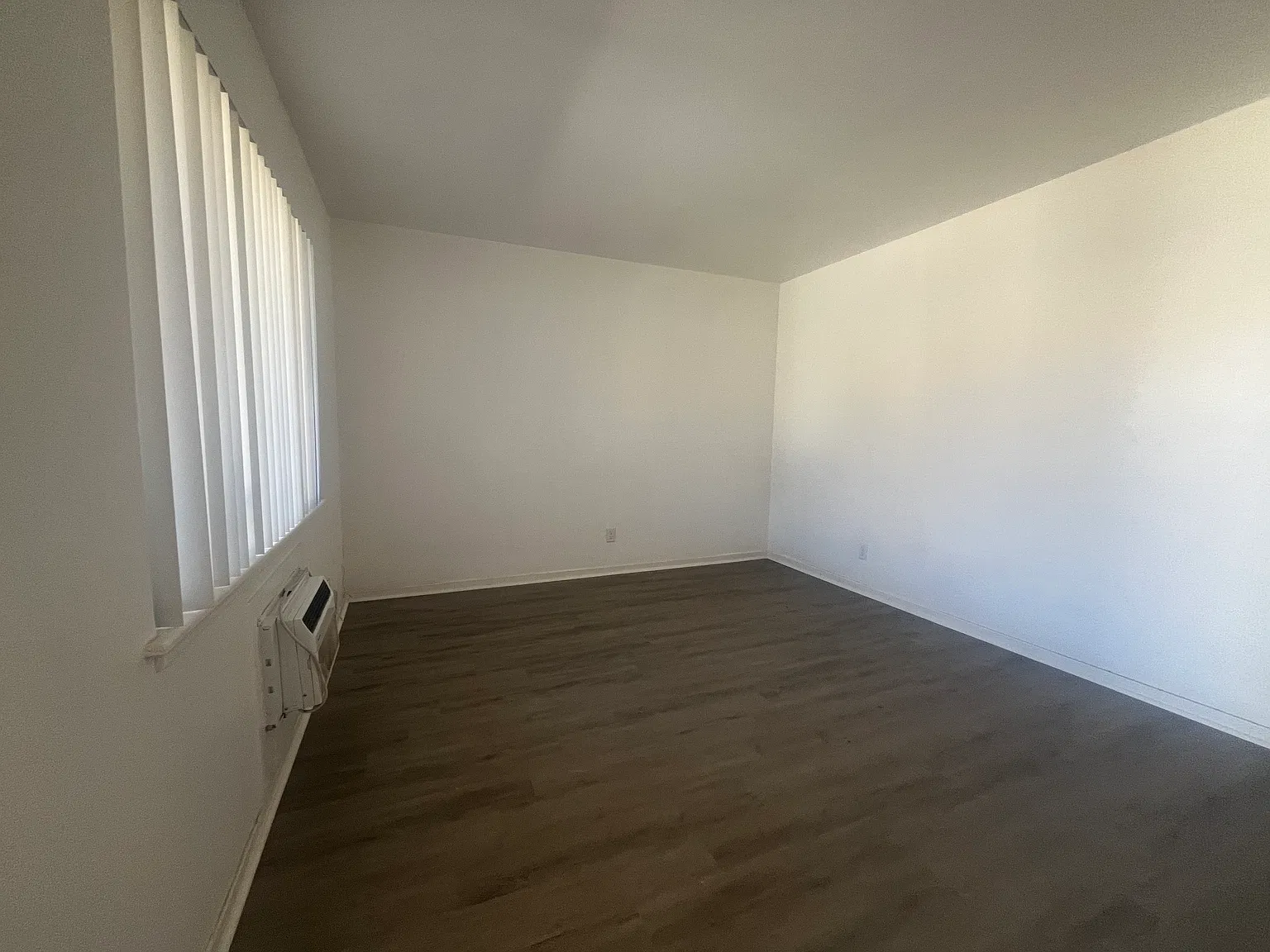 2 bed, 800 sqft, $1,350 — Photo 3