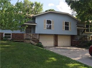 10907 W 49th St, Shawnee, KS 66203