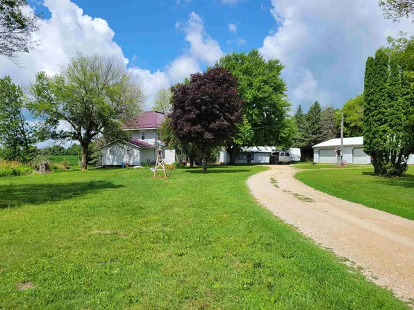 11989 Willow Ave, Cresco, IA 52136