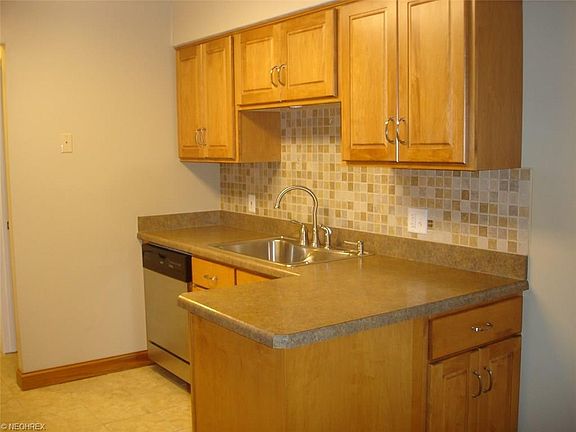 3rd image of 1242 Roundtable Ct