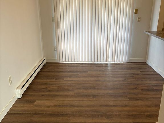 5th image of 6119-6123 N Addison Ct