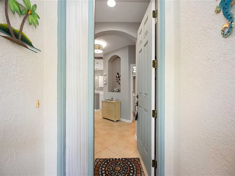 242 Mestre Pl — Photo 4