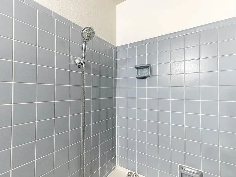 5426 43rd St — Photo 34