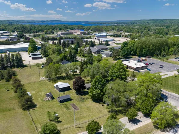 1314 Boyne Ave, Boyne City, MI 49712