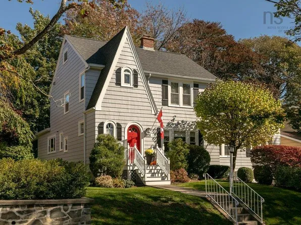 1951 Parkwood Ter, Halifax, NS B3H 4G4