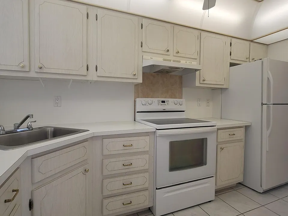 1818 Rodman St #2C
