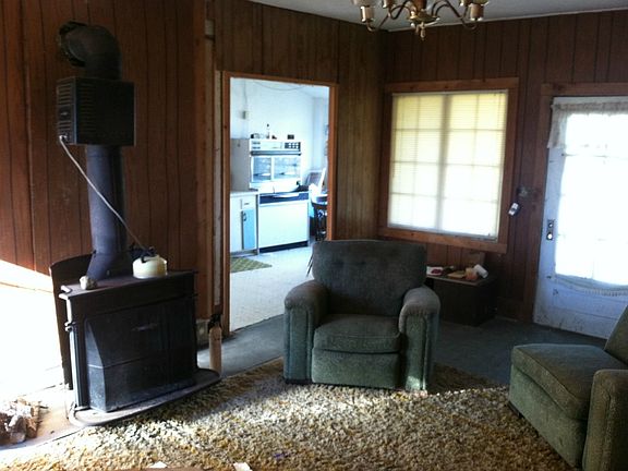 3rd image of 3067 Emerson Ave