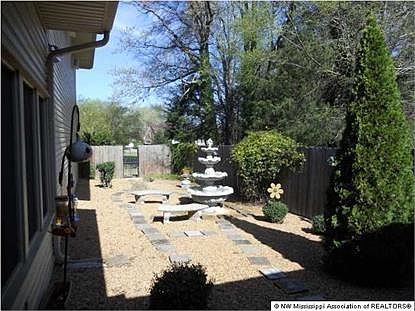 3rd image of 141 Melissa Ln