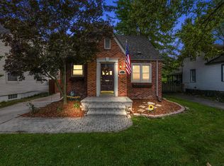 1319 Anita Ave, Grosse Pointe Woods, MI 48236