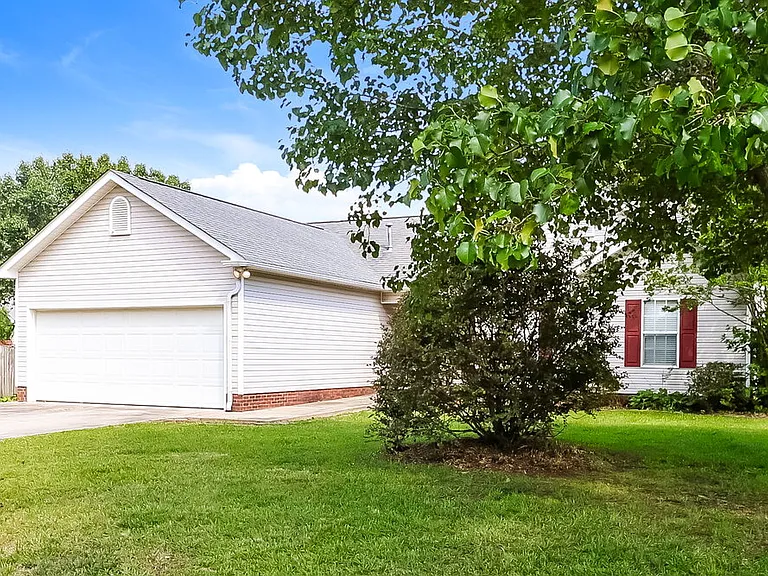 310 Tamarack Dr — Photo 3