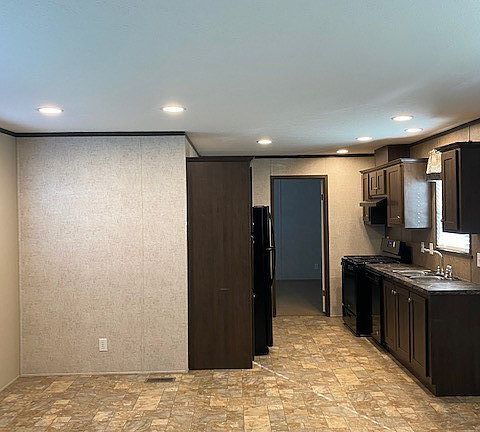 3rd image of 7769 Kimberly Dr #104