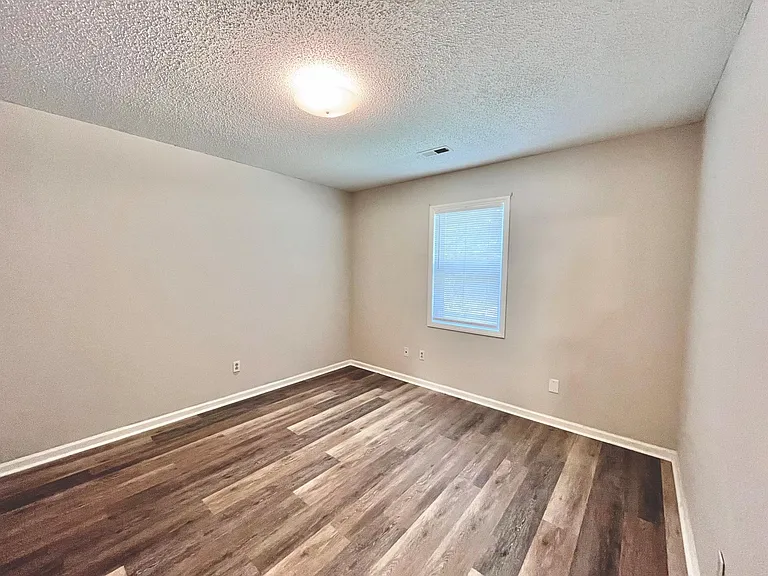 412 Killian Ave #5 — Photo 8