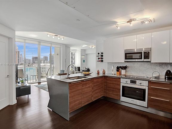 3rd image of 601 NE 27th St APT 1106