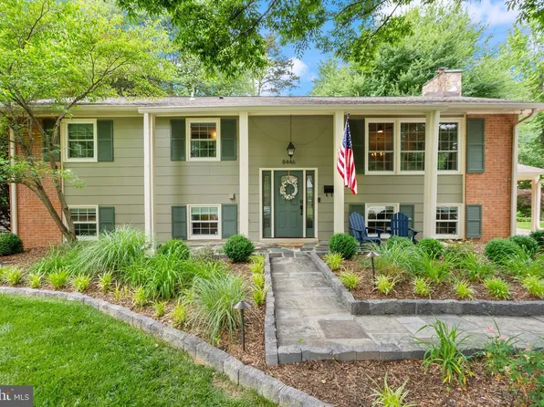 8446 Porter Ln, Alexandria, VA 22308